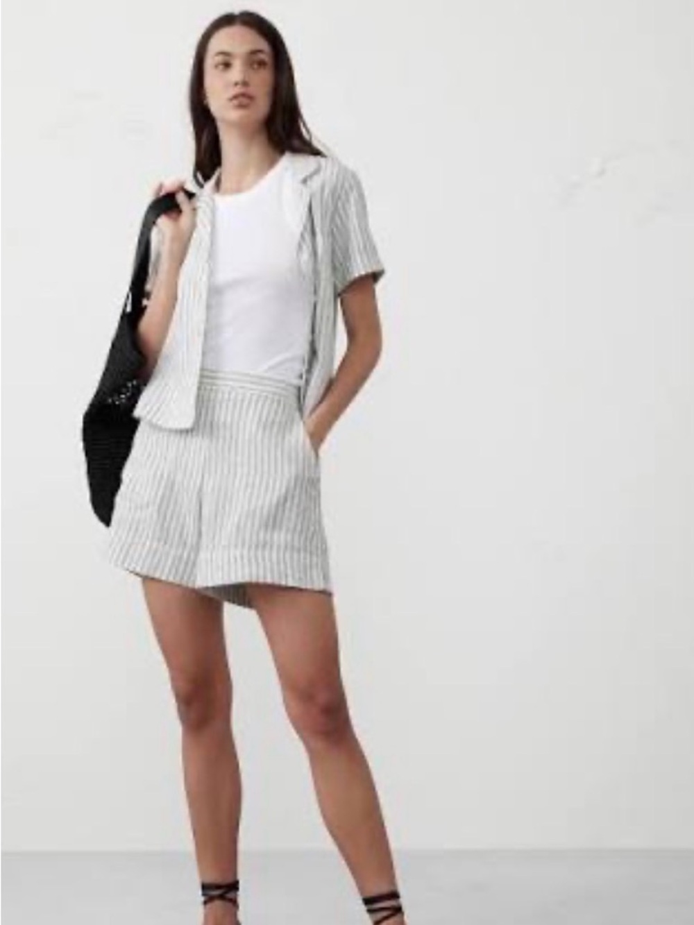 Banana Republic White & blue  linen shorts NWT size M Perfect for summer 🌞